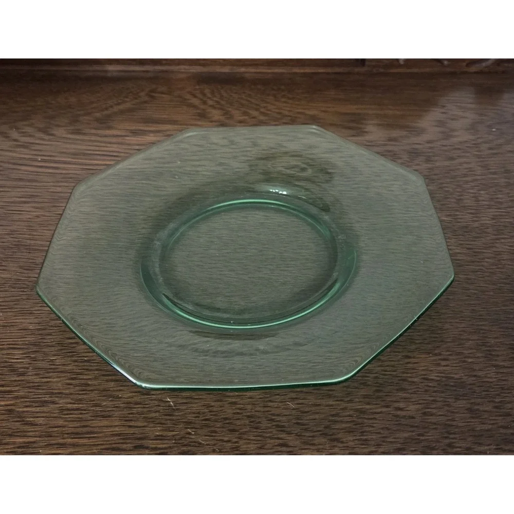 Octagon‎ Shaped Lunch Dinner Plate Green Uranium Vaseline Glow 7.75
